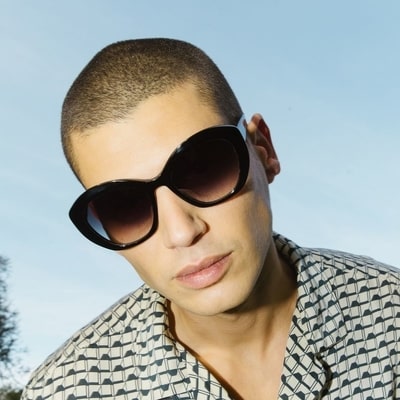 man short hair wearing barton perreira sunglasses 400x400 min