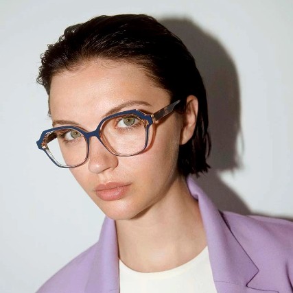 woman wearing face a face eyeglasses