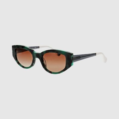 pair of green cat eyes woow sunglasses