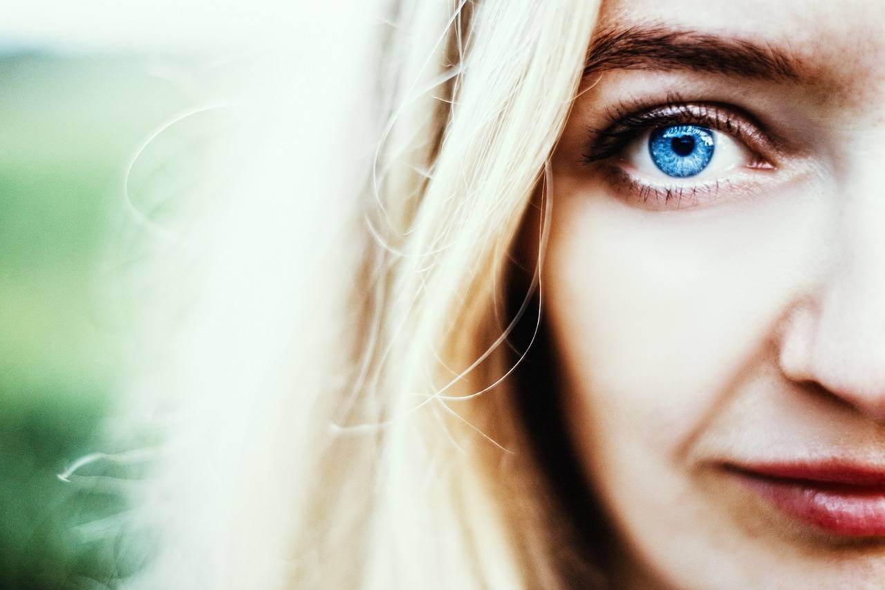 woman blue eye 1280x853