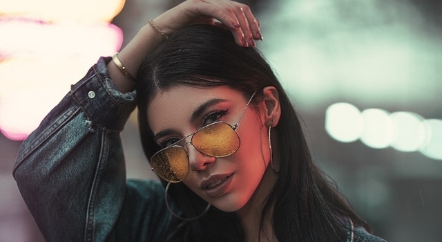 young woman wearing aviator sunglasses 640