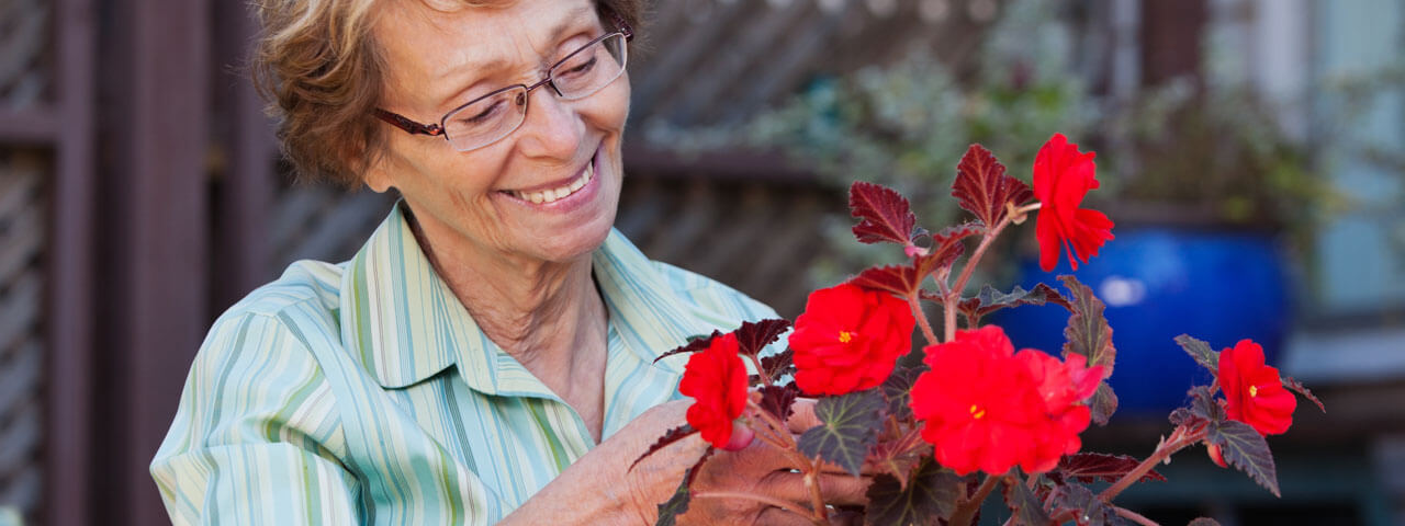 Senior-Woman-with-Flowers-1280x480