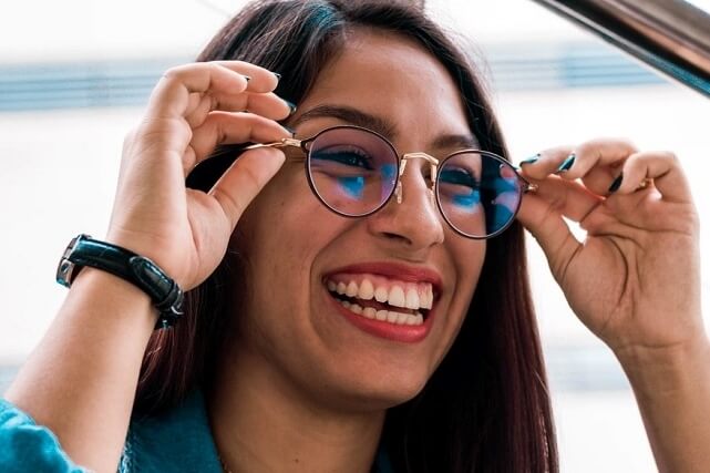 happy woman wearing eyeglasses 640
