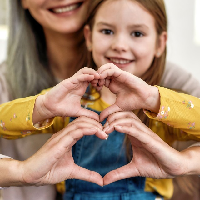 mother and daughter heart hands 640