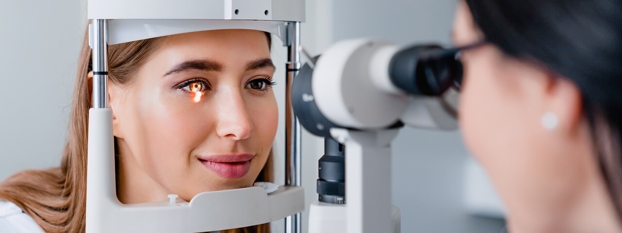 woman optometrist eye exam