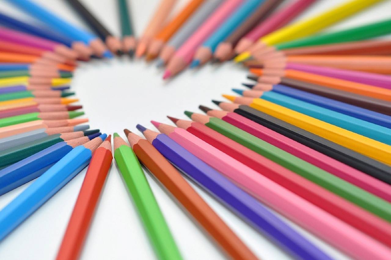 Heart Shaped Colored Pencils 1280×853
