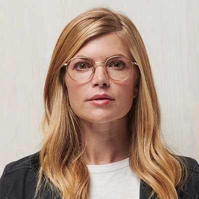 woman wearing salt eyeglasses