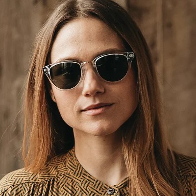 woman wearing shwood sunglasses