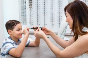 optometrist patient eyeglass selection