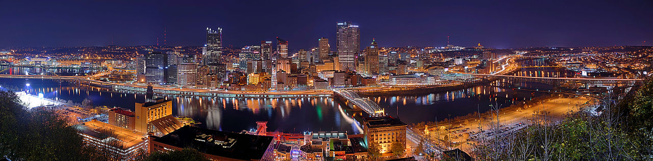 Pittsburgh_skyline_panorama_at_night