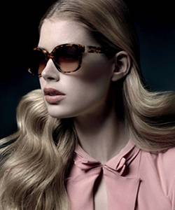 woman wearing tiffany sunglasses