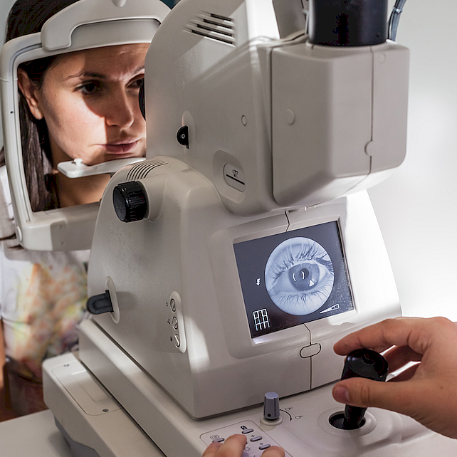eye exam female patient