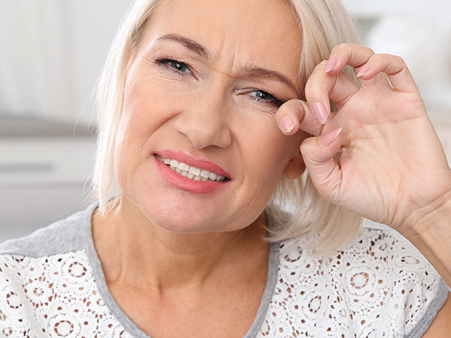 Dry Eye Senior Woman 640×480