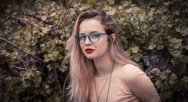 girl wearing blue rimmed eyeglasses 640x350