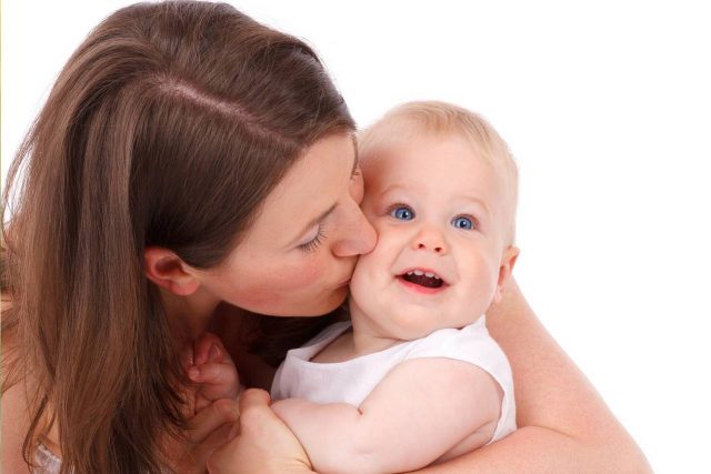 mother_higging_baby 640x427