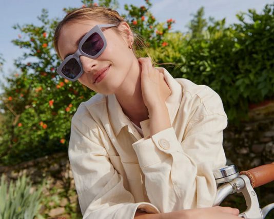 woman wearing eco modo sunglasses
