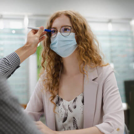 girl wearing a mask at an eye exam 640×640