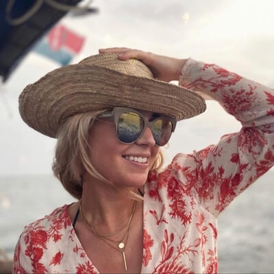 woman wearing maui jim sunglasses