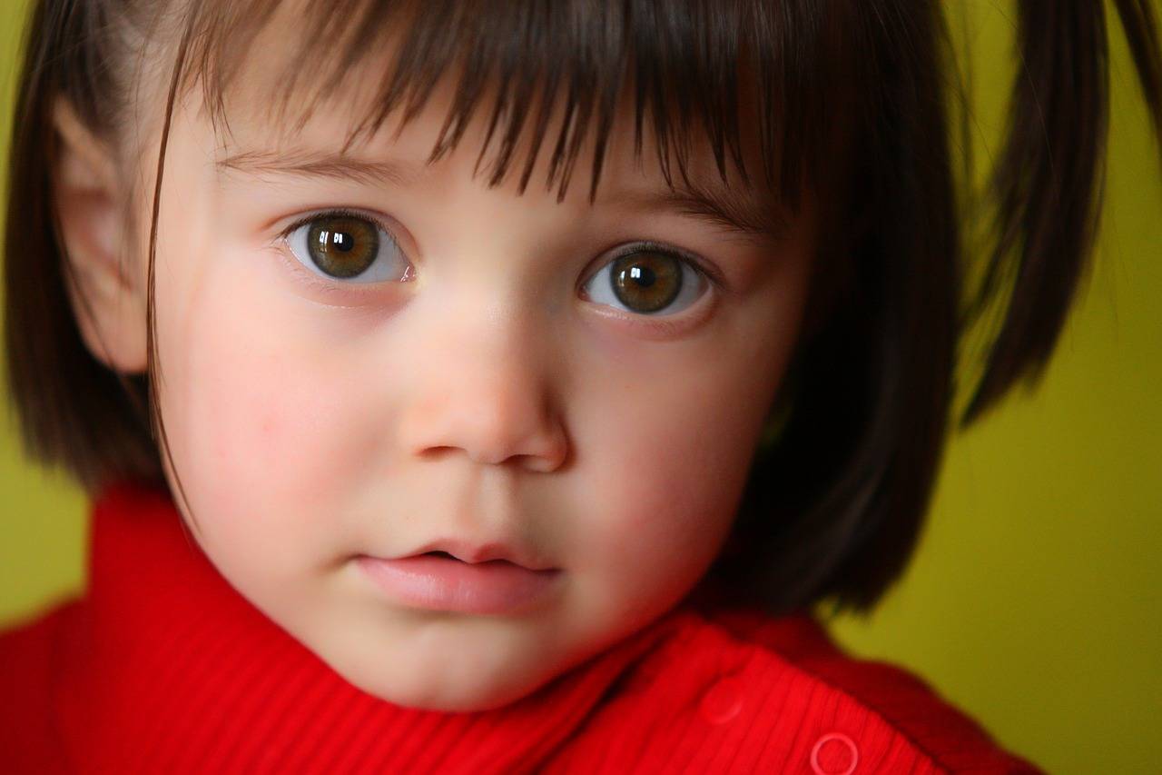 liitle girl in red, suffering from amblyopia