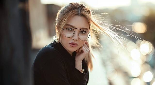 woman wearing eyeglasses 640×350