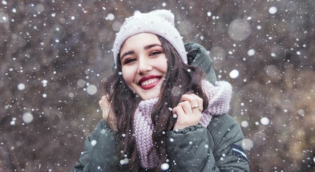 happy girl outside snowing 640