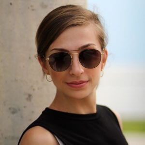 woman-sunglasses-2_640-300x300
